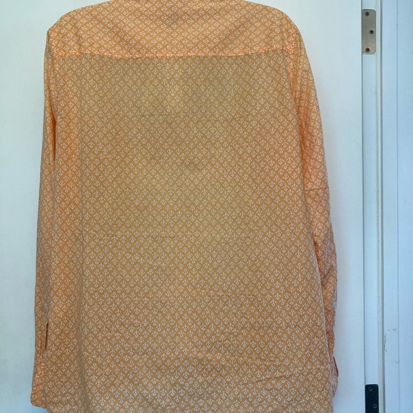 GAP Boyfriend fit button down cotton shirt. Size L in soft orange & white print - Picture 4 of 8